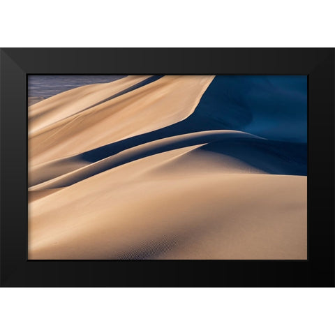 Desert Black Modern Wood Framed Art Print by Razavi, Mahshad