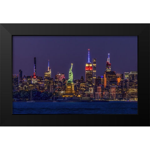 Statue Of Liberty Black Modern Wood Framed Art Print by Luying