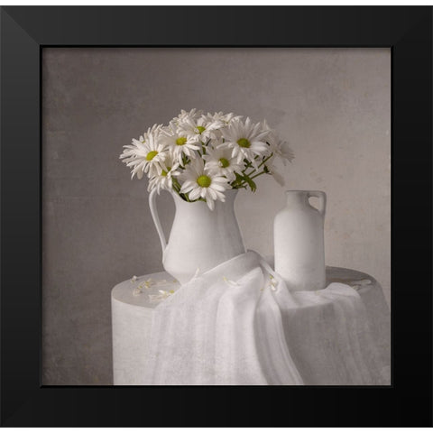 Daisy Black Modern Wood Framed Art Print by Perfoncio, Margareth