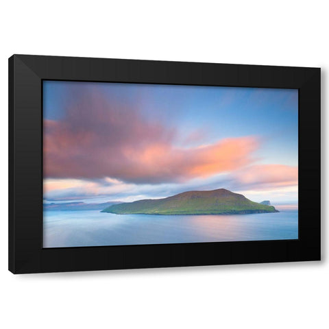 Hestur Black Modern Wood Framed Art Print by Coppari, Claudio