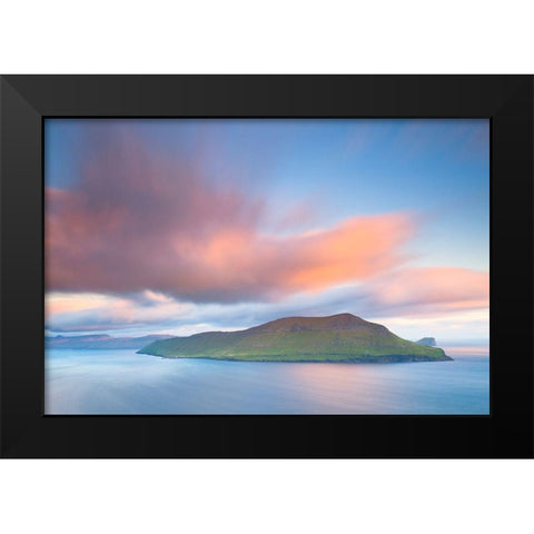 Hestur Black Modern Wood Framed Art Print by Coppari, Claudio
