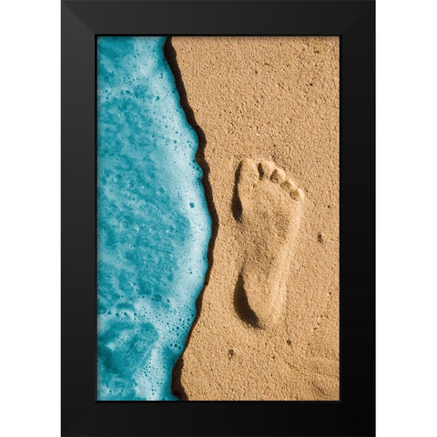 Footprint on sand Black Modern Wood Framed Art Print by Carlos Gonzalez-Najera, Juan