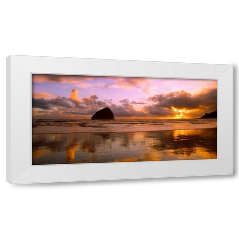 Pacific City III White Modern Wood Framed Art Print by Leahy, Ike