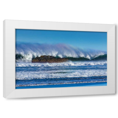 Waves in Cayucos I White Modern Wood Framed Art Print by Peterson, Lee