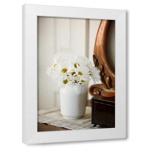 Daisy Bouquet II White Modern Wood Framed Art Print by Clayton-Thompson, Philip