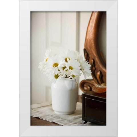Daisy Bouquet II White Modern Wood Framed Art Print by Clayton-Thompson, Philip