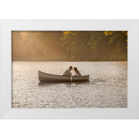 Golden kiss White Modern Wood Framed Art Print by Heine, Ben