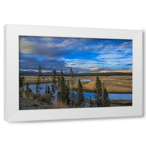 S Curve Hayden Valley White Modern Wood Framed Art Print by Galloimages Online