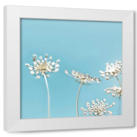 Queens 40 White Modern Wood Framed Art Print by Telik, Tracey