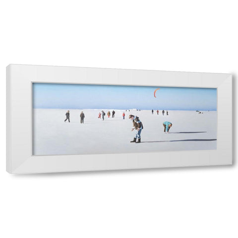 Wintersonntag am Strand White Modern Wood Framed Art Print by Kock, Bernhard