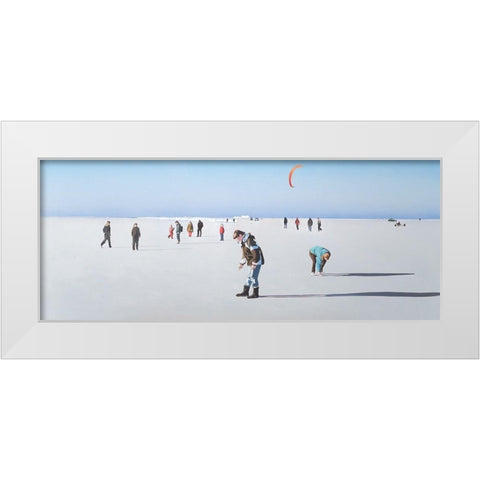 Wintersonntag am Strand White Modern Wood Framed Art Print by Kock, Bernhard