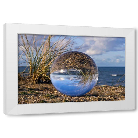 Am Meer White Modern Wood Framed Art Print by Rossmeissl, Gerhard