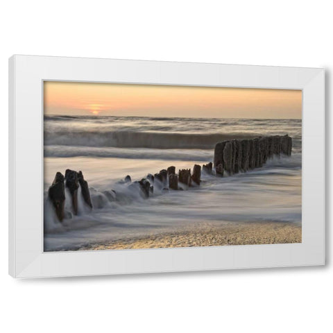 Am Meer White Modern Wood Framed Art Print by Rossmeissl, Gerhard