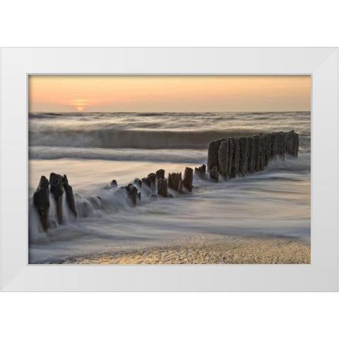 Am Meer White Modern Wood Framed Art Print by Rossmeissl, Gerhard