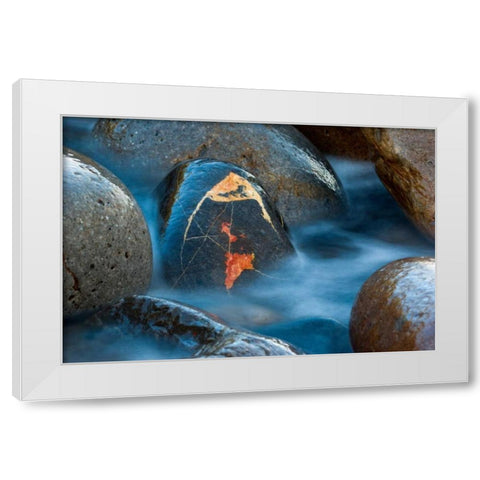 The jewel White Modern Wood Framed Art Print by Vera, Urtzi