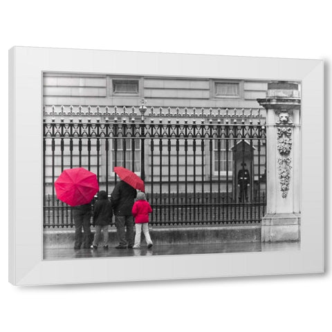 London, Family standing by fence outside Burmingham Palace White Modern Wood Framed Art Print by Frank, Assaf
