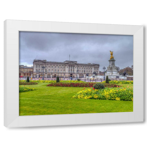 Buckingham Palace and St James Park, London White Modern Wood Framed Art Print by Frank, Assaf