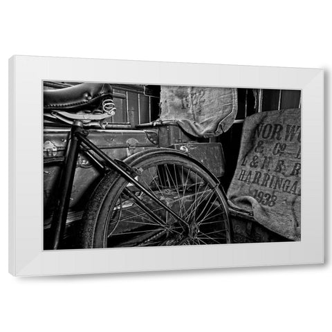 OLD-FASHIONED IV White Modern Wood Framed Art Print by Fossey, George