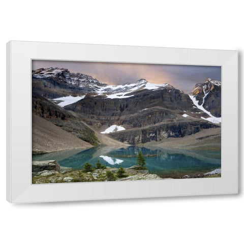 Canada, BC, Yoho NP Lake Oesa and mountains White Modern Wood Framed Art Print by Paulson, Don