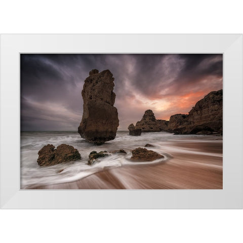 Totem White Modern Wood Framed Art Print by Menendez Covelo, Ramon