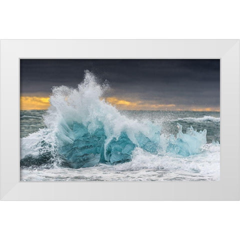Icy Wave White Modern Wood Framed Art Print by Pelissier, Marc
