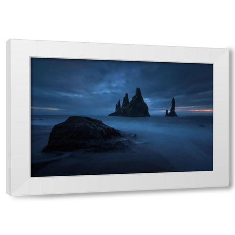 Reynisdrangar 2 White Modern Wood Framed Art Print by Pablo De, Juan