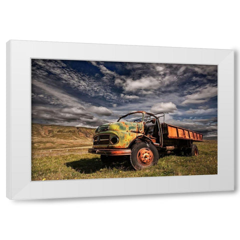 Z 466 White Modern Wood Framed Art Print by H. Ingibergsson, Torsteinn