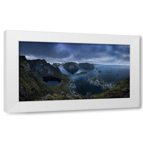 Reine White Modern Wood Framed Art Print by F. Turienzo, Carlos