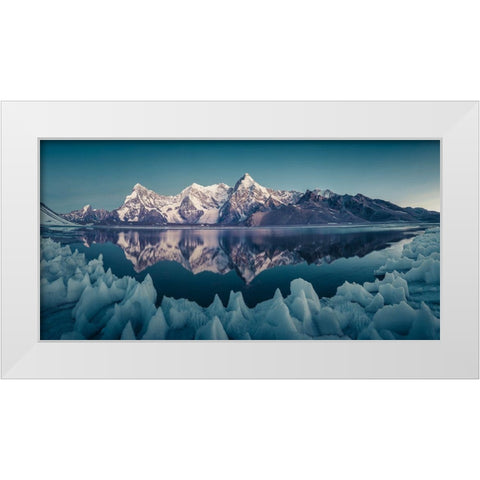 Shishapangma A??Ae?Cae??E?UeÂ?A?? White Modern Wood Framed Art Print by Qiye