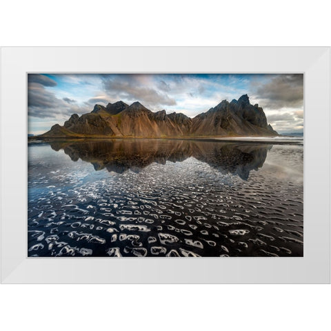 Foam Pebbles White Modern Wood Framed Art Print by Gelfand, Simon