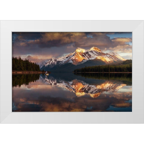 Maligne White Modern Wood Framed Art Print by Pablo De, Juan