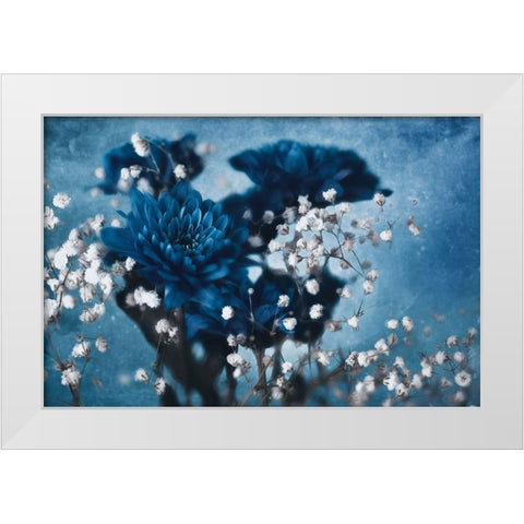 Dahlia White Modern Wood Framed Art Print by Kreiten, Mike