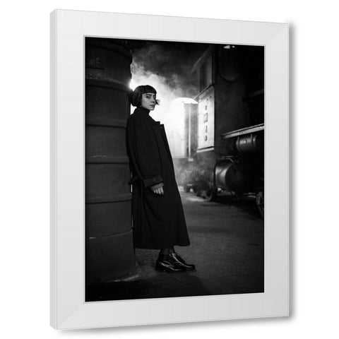 Waiting..... White Modern Wood Framed Art Print by Grimm, Markus