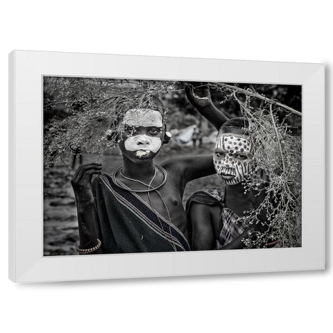 Two Surmi Girls - Ethiopia White Modern Wood Framed Art Print by Inazio Kuesta, Joxe