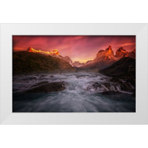 Picturesque White Modern Wood Framed Art Print by Su, Yuan