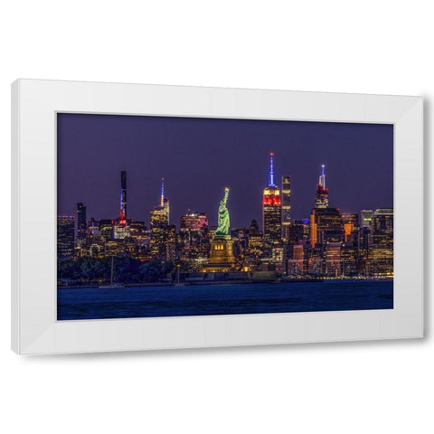 Statue Of Liberty White Modern Wood Framed Art Print by Luying