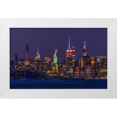 Statue Of Liberty White Modern Wood Framed Art Print by Luying