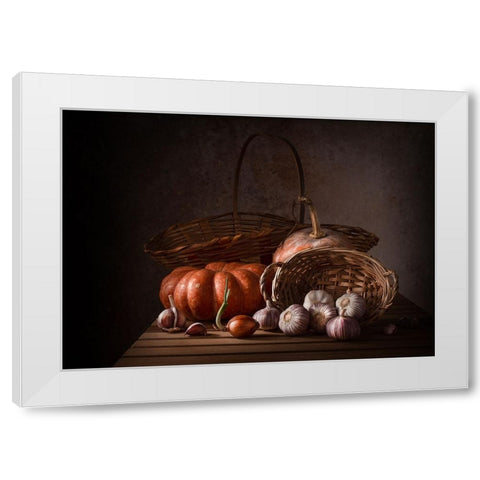 Garlic White Modern Wood Framed Art Print by Perfoncio, Margareth