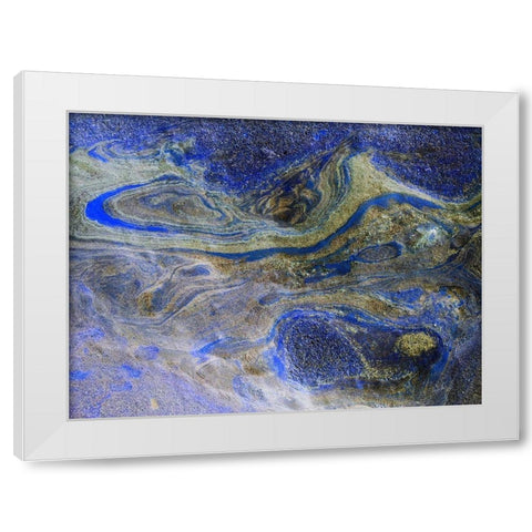 Inverted Sand V White Modern Wood Framed Art Print by Grayscale