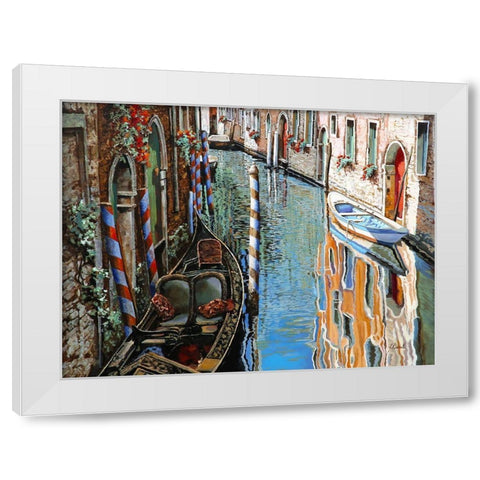 La Barca Bianca e la Gondola White Modern Wood Framed Art Print by Borelli, Guido