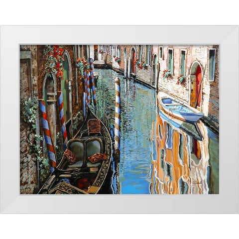 La Barca Bianca e la Gondola White Modern Wood Framed Art Print by Borelli, Guido