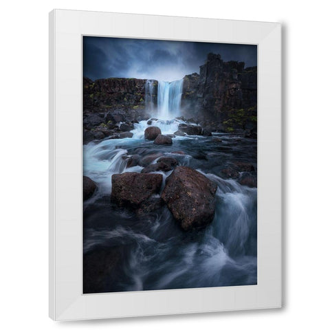 Una cascada White Modern Wood Framed Art Print by Pablo de, Juan
