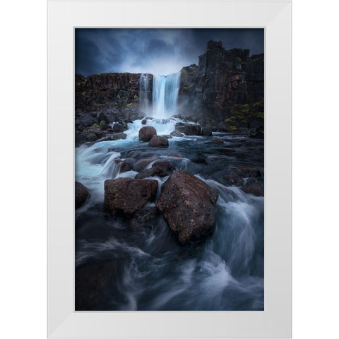 Una cascada White Modern Wood Framed Art Print by Pablo de, Juan