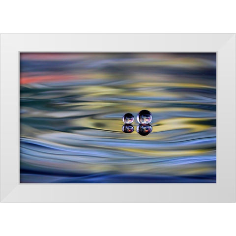 OO White Modern Wood Framed Art Print by Sutanto, Sugeng