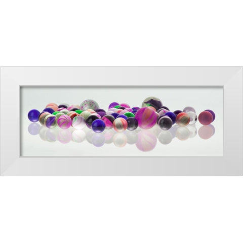 Ready to go III White Modern Wood Framed Art Print by Hillert, Peter