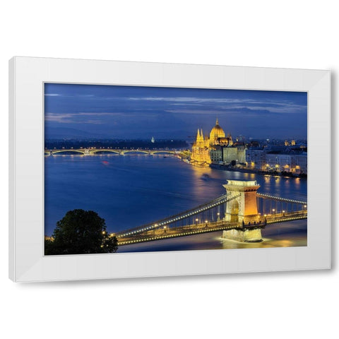 Budapest Kettenbrucke - Parlament White Modern Wood Framed Art Print by Fischer, Rolf